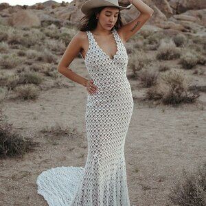 Daughters of Simone Nev Wedding Gown Size M NEW